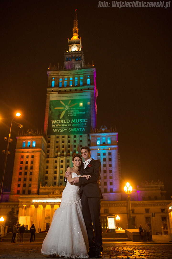 zdjęcia ślubne pałac kultury nocą